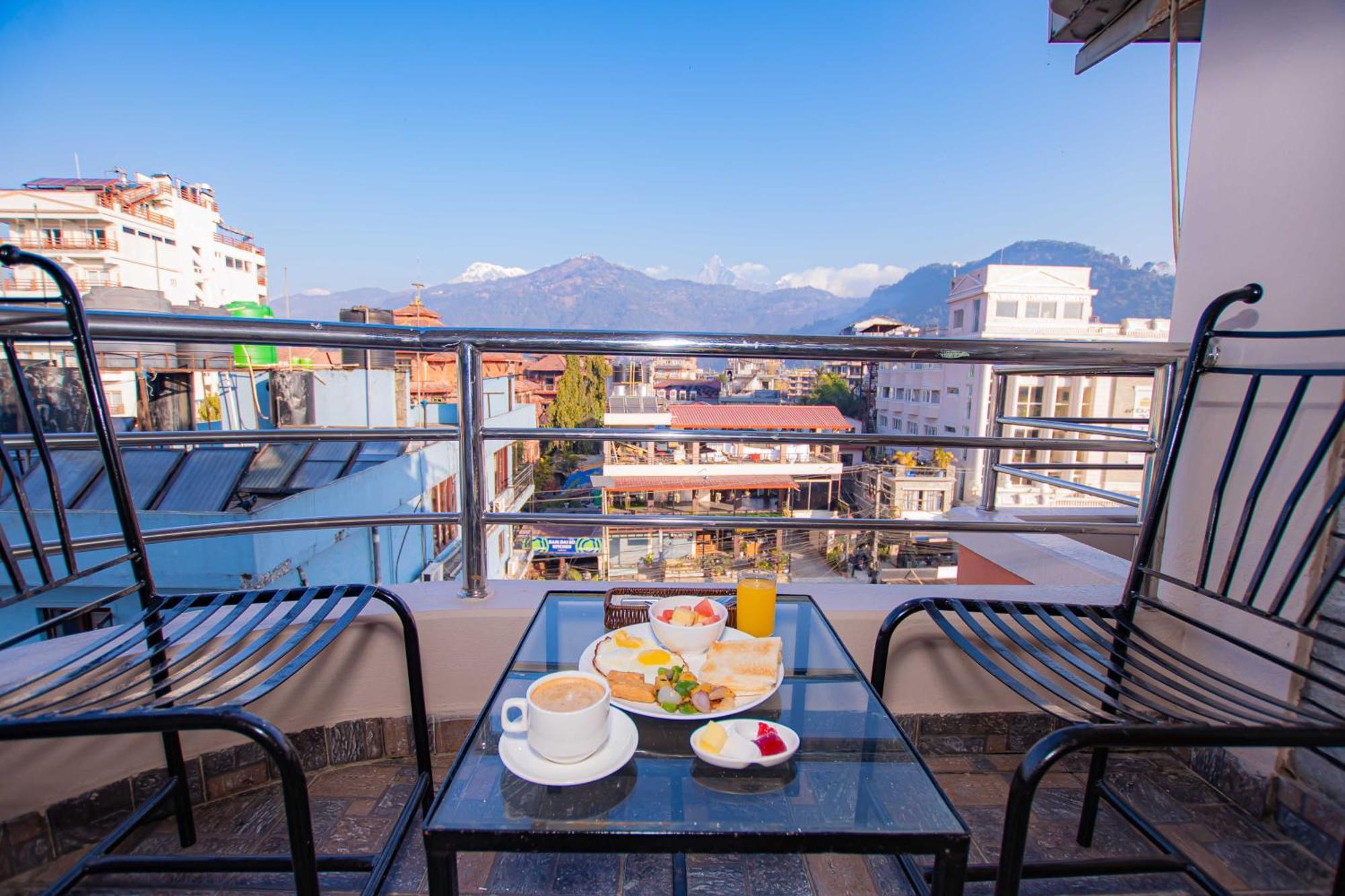 Hotel Crystal Palace Pokhara Exterior foto