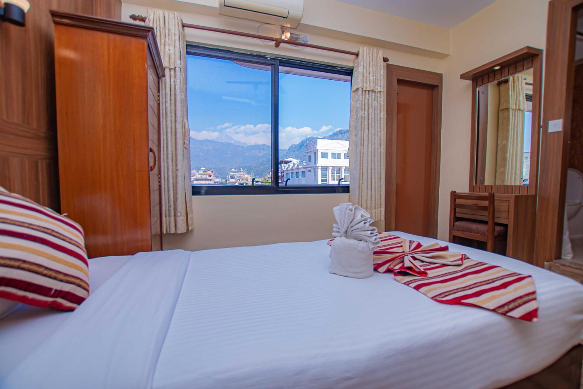 Hotel Crystal Palace Pokhara Exterior foto