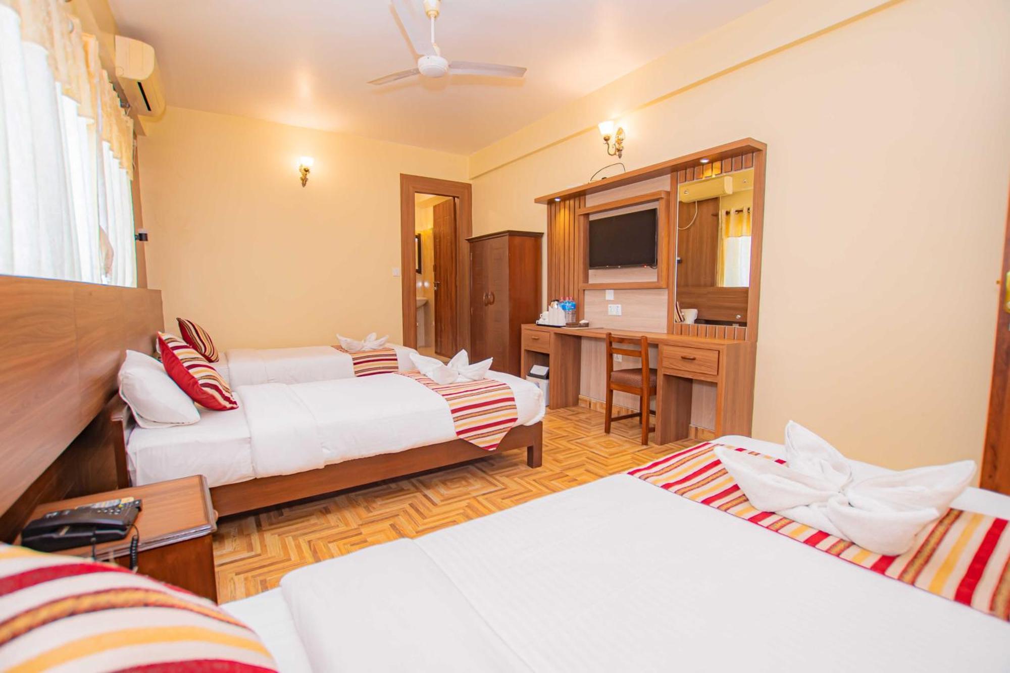 Hotel Crystal Palace Pokhara Exterior foto