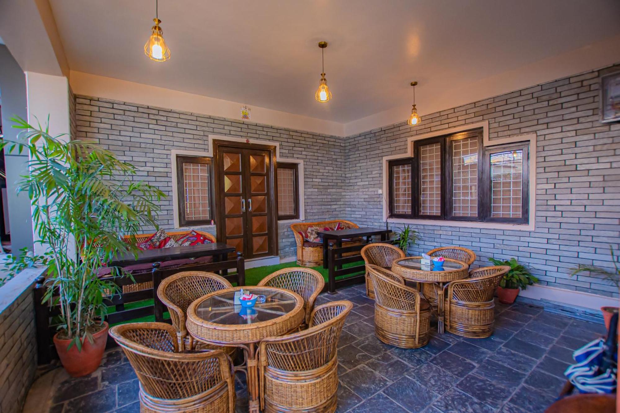 Hotel Crystal Palace Pokhara Exterior foto