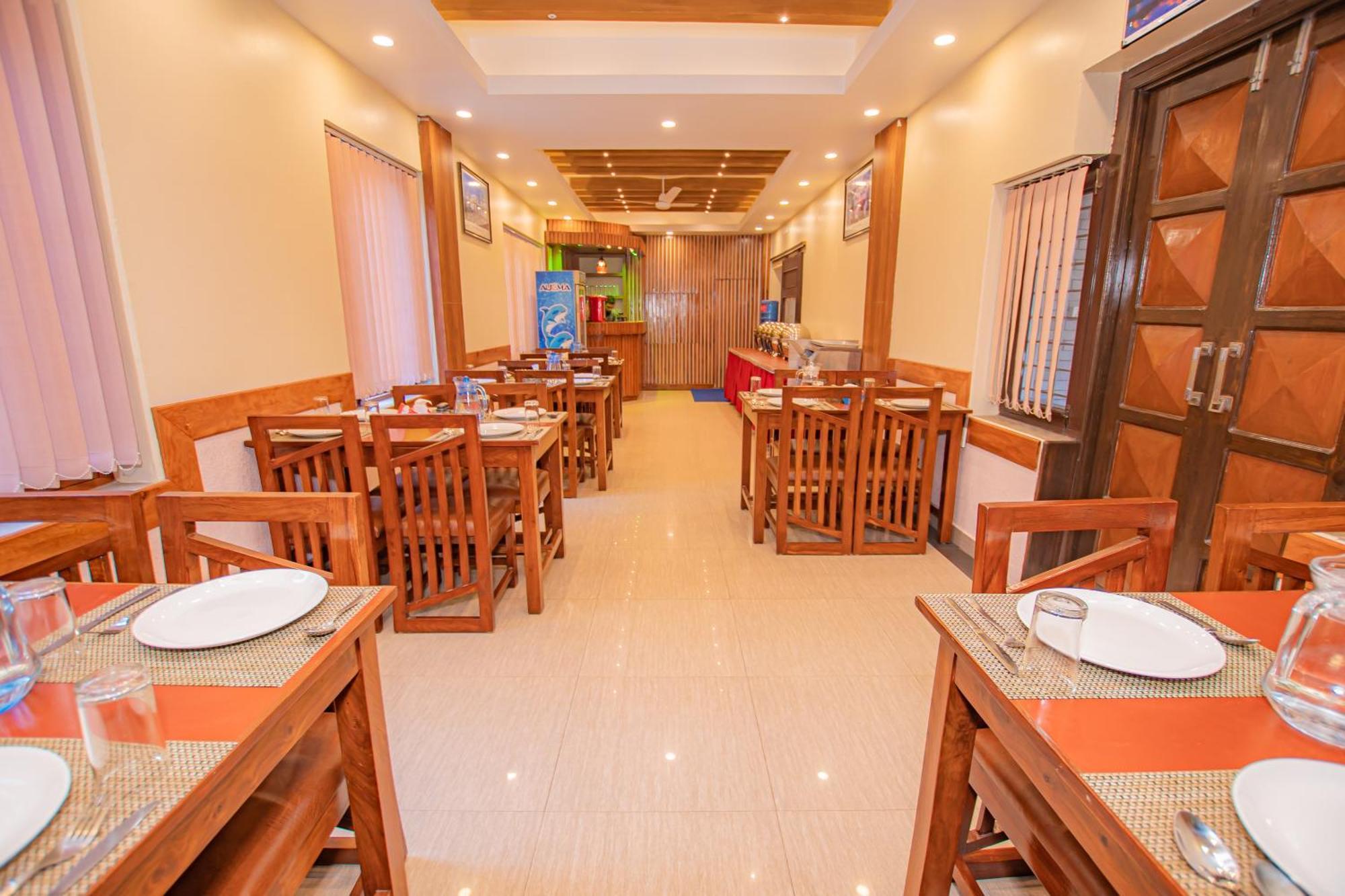 Hotel Crystal Palace Pokhara Exterior foto