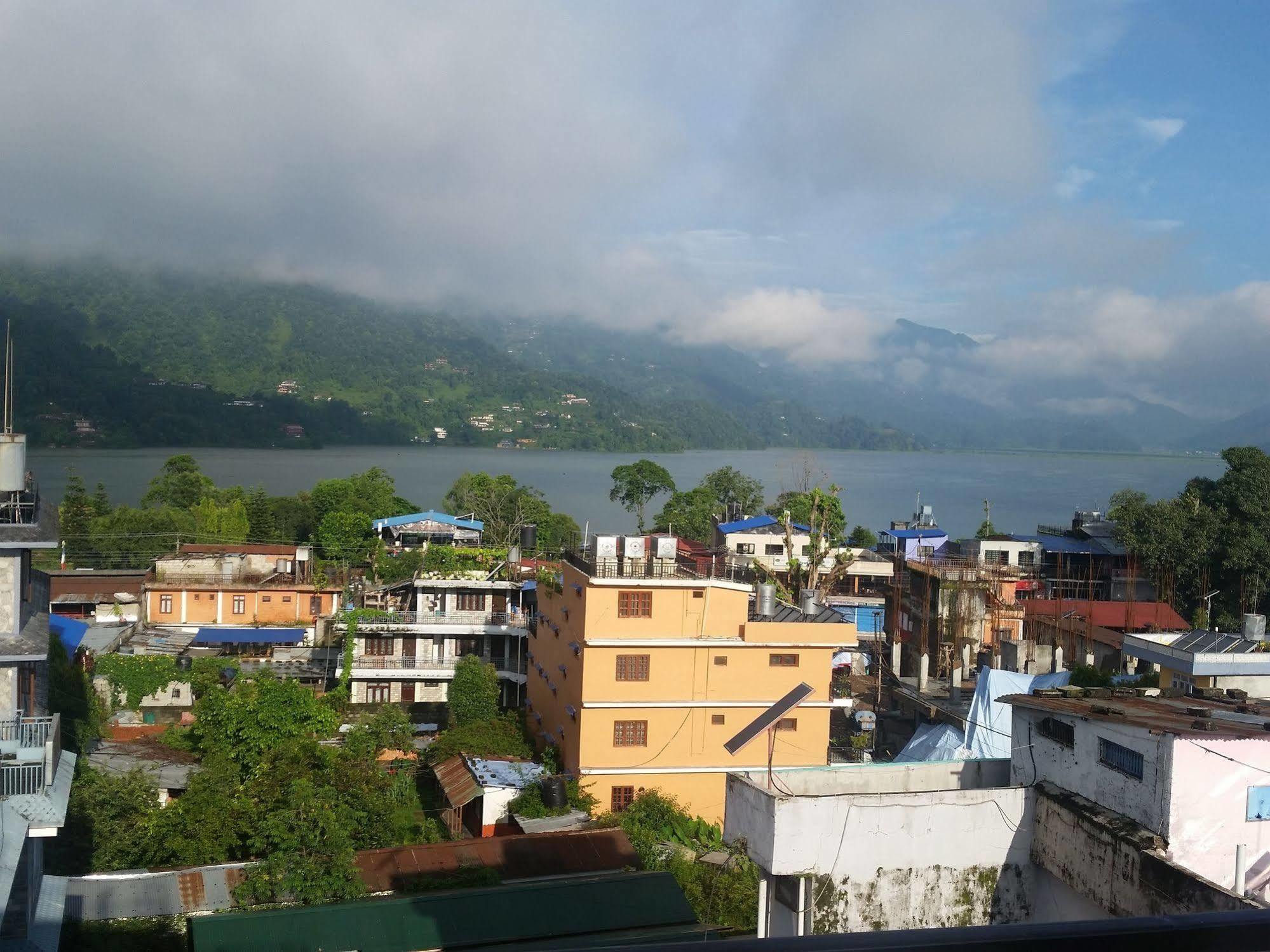 Hotel Crystal Palace Pokhara Exterior foto